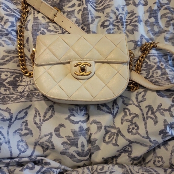 Chanel Cream Quilted Crossbody Bag - Picture 1 of 15